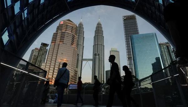ماليزيا تطبق العمل من المنزل لجميع الموظفين في الحكومة 