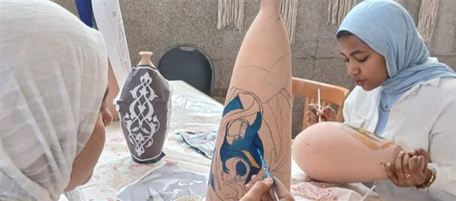 ورشة "الرسم بالتمبرا على الفخار" تواصل فعالياتها بقصر ثقافة الإسماعيلية
