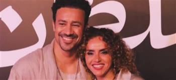 علا رشدي تحتفل بعيد زواجها