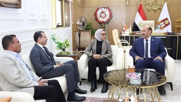 محافظ الوادي الجديد تبحث إنشاء معهدين للعلوم التجارية والتصنيع الغذائي 