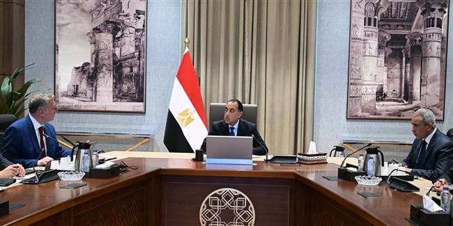 رئيس الوزراء يلتقي وزير البترول والثروة المعدنية لاستعراض عددٍ من ملفات عمل الوزارة