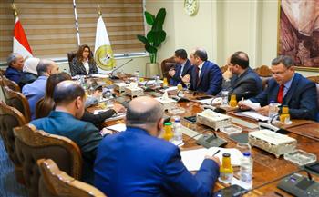 وزيرة التنمية المحلية والبيئة تبحث مع النواب والشيوخ احتياجات المواطنين وتتابع الملفات الخدمية بالمحافظات