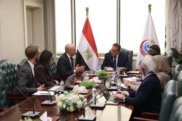وزير الصحة يبحث مع شركة لوريال مصر تعزيز التعاون في الصحة الجلدية وإطالة العمر الصحي 