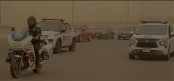 تفويج السيارات على الطرق السريعة.. جهود الشرطة لحماية المواطنين اثناء موجه الطقس السيئ 