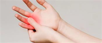 الأسباب الشائعة للشعور بتنميل اليد بعد الاستيقاظ