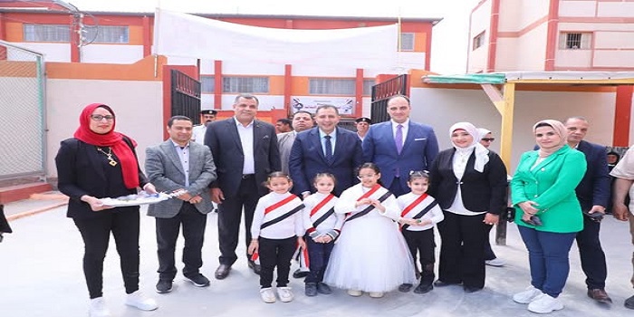 محافظ دمياط يتفقد أعمال المبادرة الرئاسية "عيون أطفالنا مستقبلنا " بمدرسة ٦ أكتوبر الابتدائية 