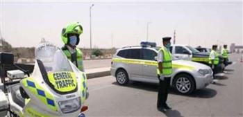 ضبط مئات المخالفات على الطرق والمحاور خلال حملات مرورية مكثفة بالجيزة