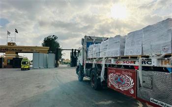 الهلال الأحمر يطلق قافلة «زاد العزة» الـ180 بحمولة 4,675 طنًا من المساعدات الغذائية والإغاثية لدعم غزة