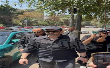 نجوم الفن يساندون منة شلبي فى جنازة والدها| صور 