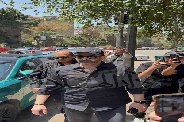 نجوم الفن يساندون منة شلبي فى جنازة والدها| صور 