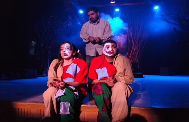  نوادي المسرح| «البجعة السوداء» و«مسافر ليل» يدشنان عروض بالقاهرة 