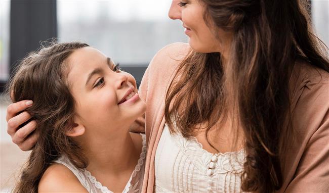 6 علامات تشير لسعي طفلك لإرضاء الأخرين على حساب نفسه.. انتبهي 