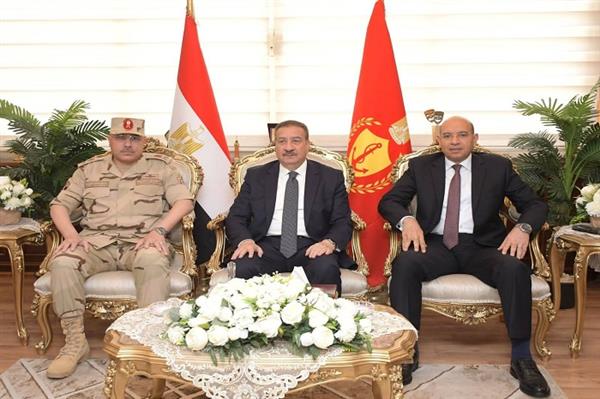 محافظ بورسعيد ومدير جمعية المحاربين القدماء يشهدان احتفالية "يوم الشهيد والمحارب القديم" 