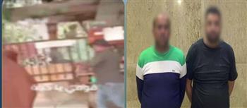 ضبط بائعين جائلين في حلوان بعد واقعة سكب المياه على الرصيف ومنع المواطنين من الجلوس  