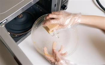 للتخلص من روائح الميكروويف بسهولة.. اتبعي تلك الطرق