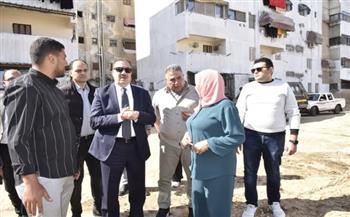 محافظ بورسعيد يتابع مستجدات أعمال تطوير ورفع كفاءة "239 عمارة" بمنطقة خالد بن الوليد بحي الزهور