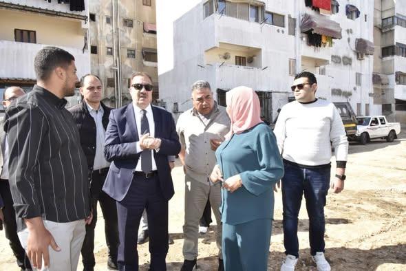 محافظ بورسعيد يتابع مستجدات أعمال تطوير ورفع كفاءة "239 عمارة" بمنطقة خالد بن الوليد بحي الزهور 