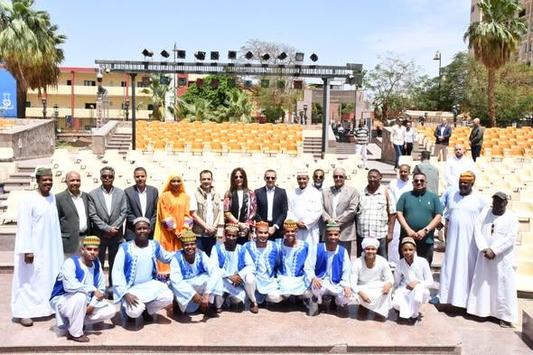 وزيرة الثقافة ومحافظ أسوان يتفقدان المسرح الصيفى " فوزى فوزى " بكورنيش النيل  