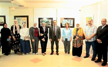 جامعة أسيوط تُنظّم معرض «ترانيم ملمسية» بالتربية النوعية في تجسيد مبتكر لفن طباعة المنسوجات