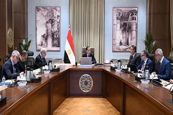 رئيس الوزراء يُتابع مستجدات مشروع إنشاء مركز عالمي لتخزين وتوريد وتجارة الحبوب والزيوت في مصر 
