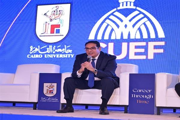 رئيس جامعة القاهرة يُجري حوارًا مفتوحًا مع الطلاب في ختام فعاليات اليوم الثاني لملتقى التوظيف والتدريب 