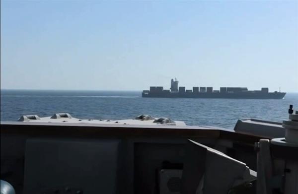 رويترز: ترجيحات بوجود عتاد ذات استخدامات عسكرية على السفينة الإيرانية توسكا المحتجزة لدى القوات الأمريكية 