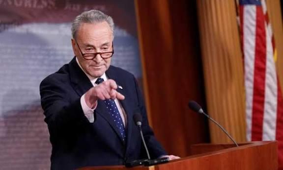 زعيم الديمقراطيين بمجلس الشيوخ الأمريكي: سنواصل العمل حتى التصويت بإنهاء الحرب مع إيران