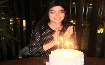 كارولين عزمي باطلالة جذابة  في عيد ميلادها