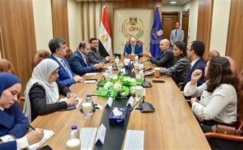 رئيس هيئة الدواء يبحث مع شركة لوريال تعزيز الاستثمار في مستحضرات التجميل