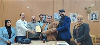 أحمد يسري رئيس إقليم القناة وسيناء الثقافي يتفقد فرع ثقافة بورسعيد