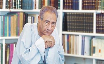 عبد الرحمن الأبنودي.. «الخال» صوت الصعيد الذي غنّى لمصر ( إنفوجراف)