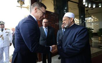 شيخ الأزهر يحذر من انهيار القيم الإنسانية