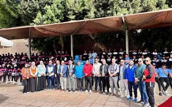 450 طالبًا وطالبة يشاركون في معسكر القوافل الرياضية والخدمة العامة بكلية علوم الرياضه بسوهاج 