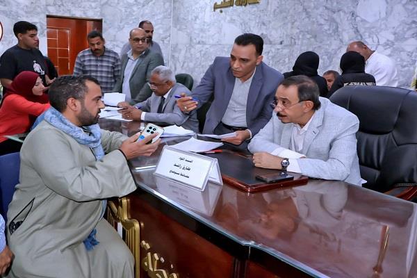 محافظ سوهاج يعقد اللقاء الجماهيري الأسبوعي لبحث مطالب المواطنين وحل مشكلاتهم 