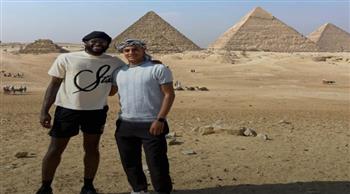 ألبرت إنجليش لاعب الزمالك يزور منطقة الأهرامات