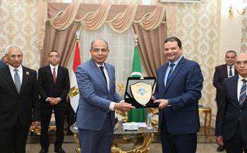 مستشفيات المنيا الجامعية توقع اتفاق الانضمام إلى منظومة التأمين الصحي الشامل