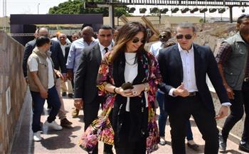 وزيرة الثقافة واهداء أهالي أسوان" سينما الشعب" 