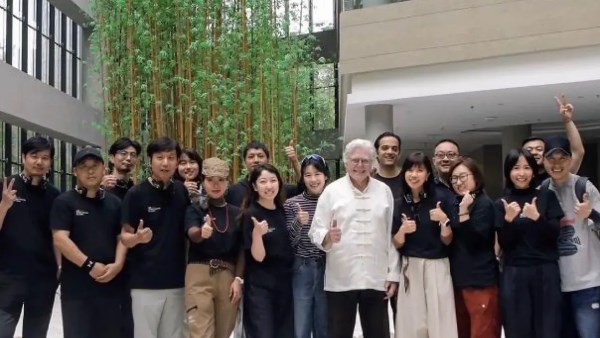 حسين فهمي ينتهي من تصوير فيلمه الجديد في الصين 