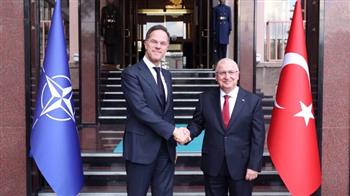 وزير الدفاع التركي يبحث مع أمين عام الناتو التحضيرات لقمة أنقرة وتطورات إقليمية