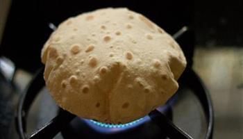 انتبه..قبل تسخين الخبز على البوتاجاز