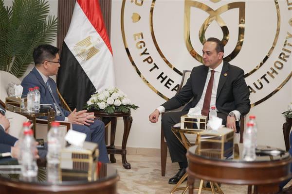 رئيس الرعاية الصحية يلتقي وفد شركة "مايندراي" و"كيميت" لبحث تعزيز الشراكة في تكنولوجيا وتجهيزات المعامل الطبية 