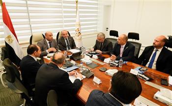 الحكومة تطلق وحدة خاصة لحل مشكلات كبار المستثمرين وتسريع إجراءات العمل