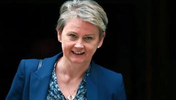 وزيرة خارجية بريطانيا: نطالب بإعادة فتح مضيق هرمز بالكامل