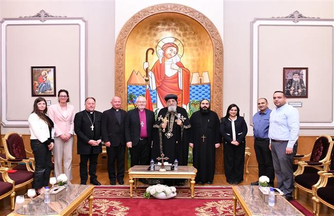 البابا تواضروس يستقبل الأمين العام لمجلس كنائس المجر
