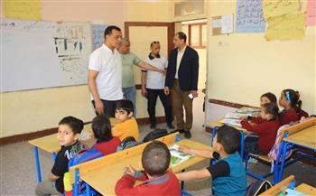 مدير تعليم سوهاج يتابع انتظام الدراسة بمدارس إدارة ساقلتة التعليمية 
