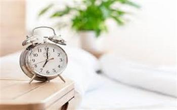 قبل بدء التوقيت الصيفي.. خطوات عملية لضبط الساعة البيولوجية لأفراد أسرتك