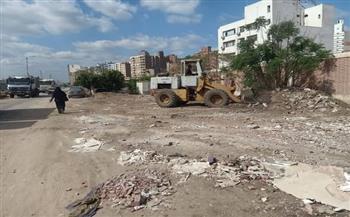 محافظ الدقهلية يتابع أعمال رفع 200 طن من مخلفات الهدم والبناء والمخلفات الصلبة بحي غرب المنصورة