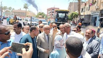 محافظ الأقصر يتابع مشروعات أرمنت.. تفقد طريق مجمع المحاكم ومركز شباب المراعزة والخدمات الصحية 
