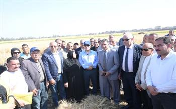  محافظ الغربية يطلق موسم حصاد القمح من مركز زفتى ويؤكد: «حصاد اليوم ثمرة جهد وعمل متواصل»