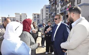 محافظ بورسعيد يتابع أعمال الحملة المكبرة لرفع المخلفات وتحسين مستوى النظافة بمنطقة الفيروز